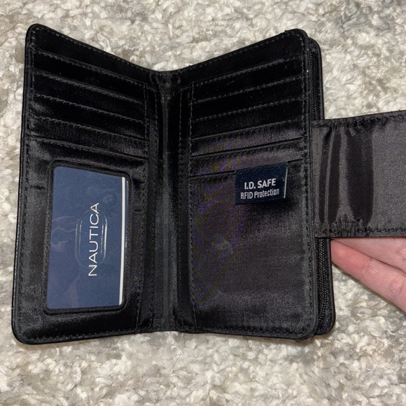 Nautica wallet EUC - Picture 7 of 8